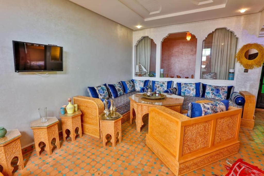 Charming Home With Private Terrace เอสเซาอิรา ภายนอก รูปภาพ