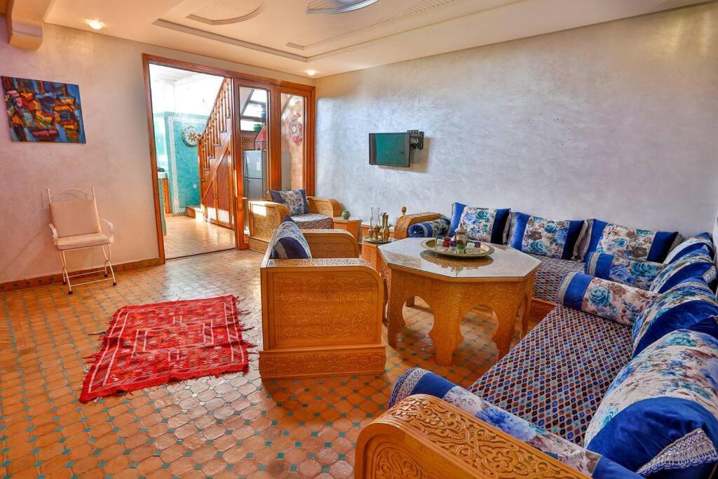 Charming Home With Private Terrace เอสเซาอิรา ภายนอก รูปภาพ