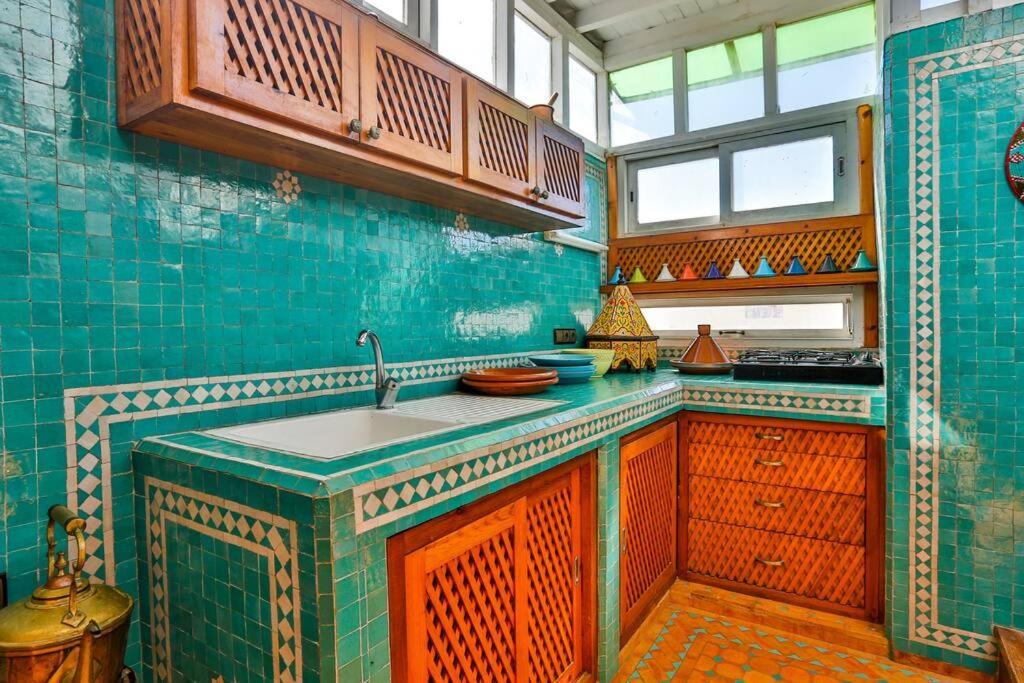 Charming Home With Private Terrace เอสเซาอิรา ภายนอก รูปภาพ